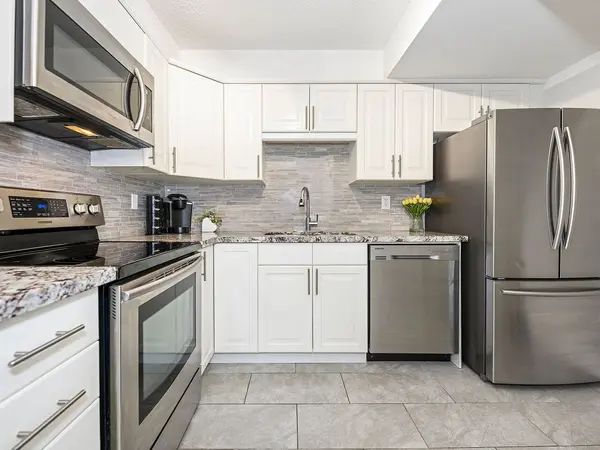 1300 Marlborough CT #534, Oakville, ON L6H 2S2