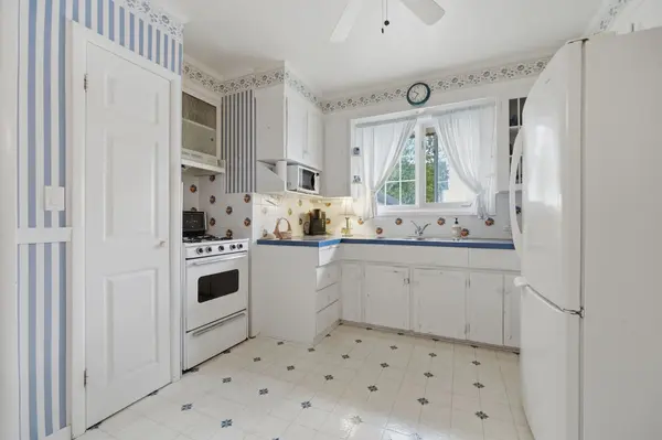 277 Lakeshore RD, St. Catharines, ON L2M 1R9