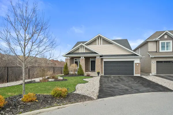 527 Silverbell CRES, Blossom Park - Airport And Area, ON K1T 0N9