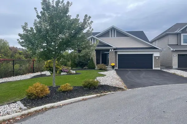 527 Silverbell CRES, Blossom Park - Airport And Area, ON K1T 0N9