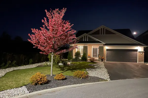 527 Silverbell CRES, Blossom Park - Airport And Area, ON K1T 0N9