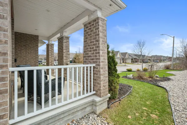 527 Silverbell CRES, Blossom Park - Airport And Area, ON K1T 0N9