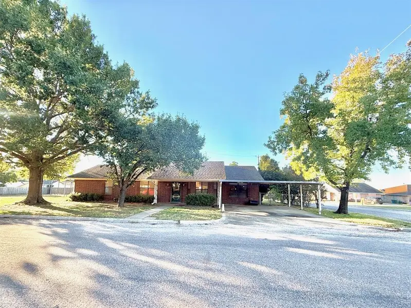 300 Denton Court, Collinsville, TX 76233