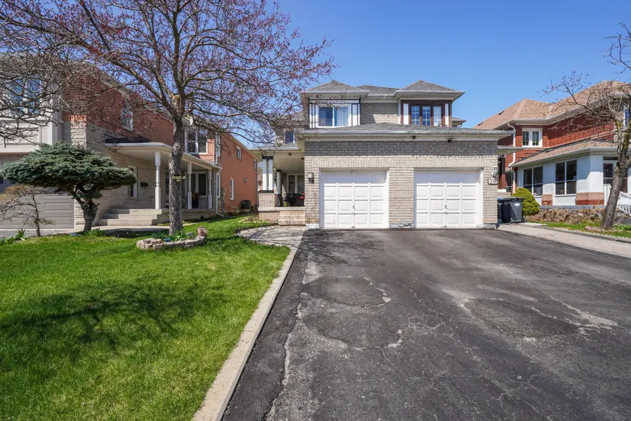 18 Prairie Rose CIR, Brampton, ON L6R 1R4