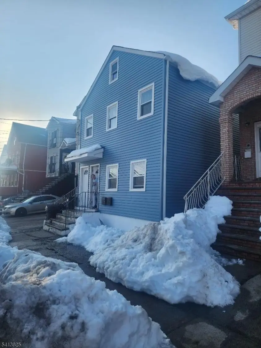 51 Geneva St, Elizabeth City, NJ 07206