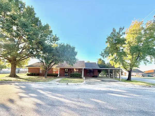 300 Denton Court, Collinsville, TX 76233
