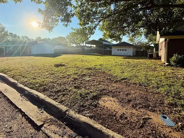 300 Denton Court, Collinsville, TX 76233