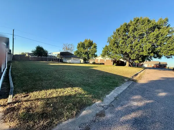 300 Denton Court, Collinsville, TX 76233