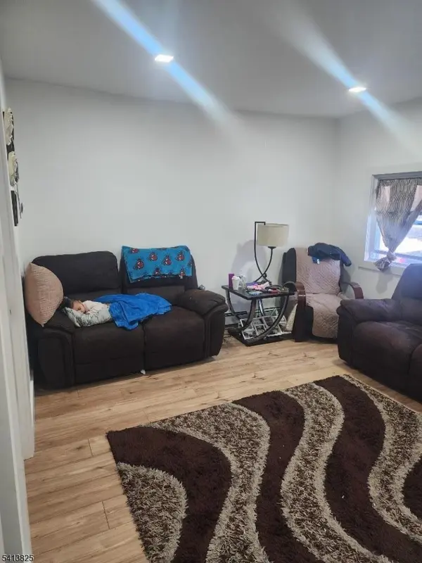 51 Geneva St, Elizabeth City, NJ 07206