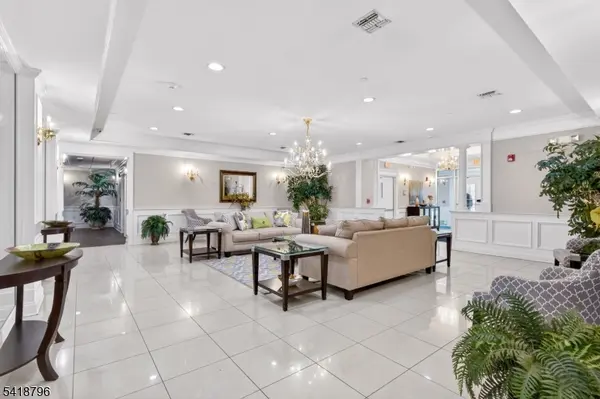 9210 Ravenscroft Rd, Clifton City, NJ 07013