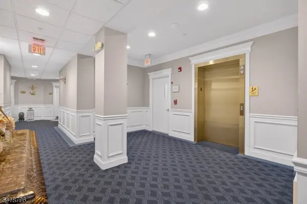 9210 Ravenscroft Rd, Clifton City, NJ 07013