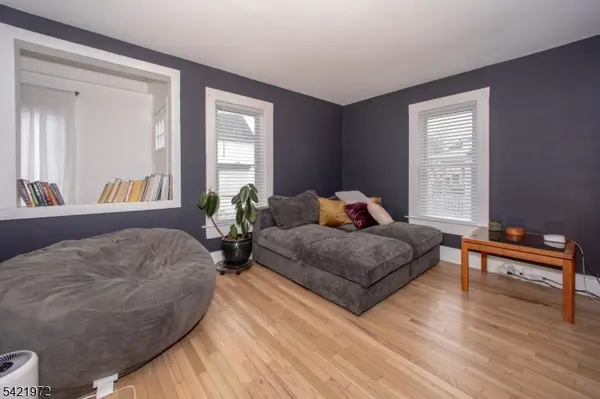 5 Cedar St, Newton Town, NJ 07860