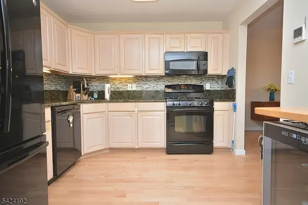 50 Potomac Dr, Bernards Twp., NJ 07920