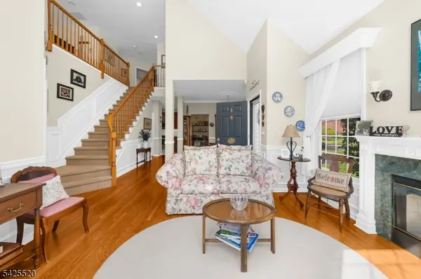 1 Westgate Dr, Clinton Twp., NJ 08801