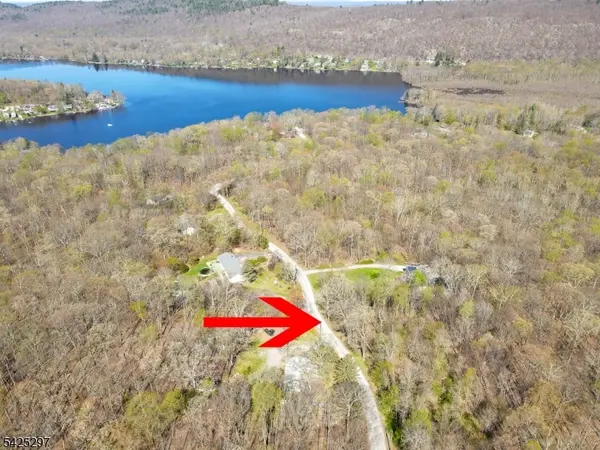 56 Plumer Rd, Frankford Twp., NJ 07826