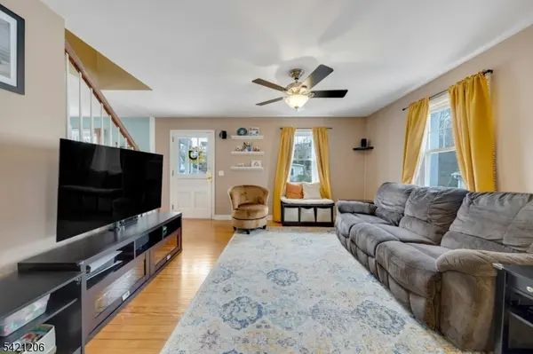 16 Morse Lake Rd, Bloomingdale Boro, NJ 07403