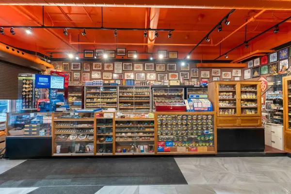 85 McCaul ST N, Toronto C01, ON M5T 2W7