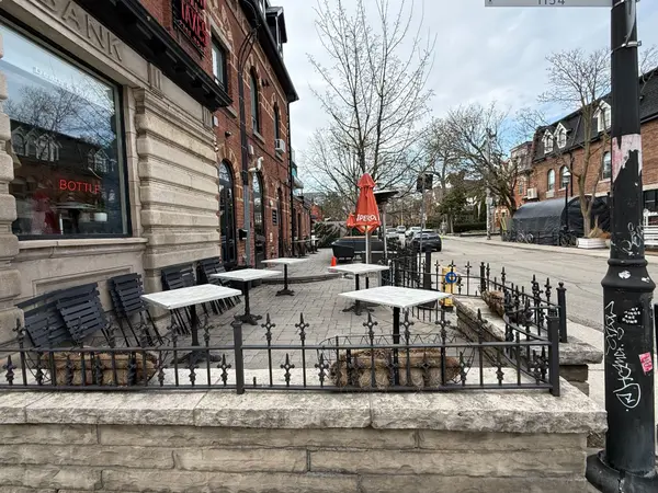 1154 Queen ST W, Toronto C01, ON M6J 1J5