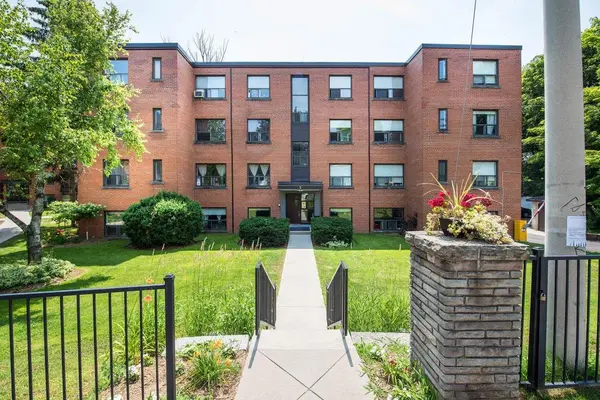 5 Stag Hill DR #104, Toronto E03, ON M4B 1K7