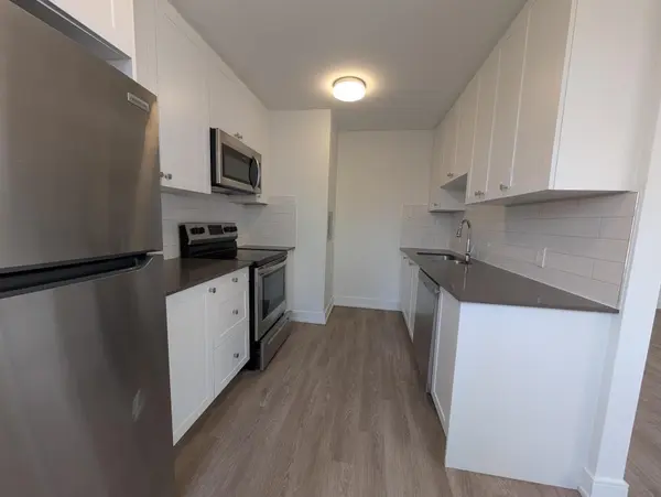 5 Stag Hill DR #104, Toronto E03, ON M4B 1K7