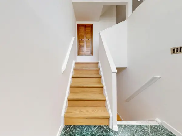 1742 John ST #36, Markham, ON L3T 1Y9