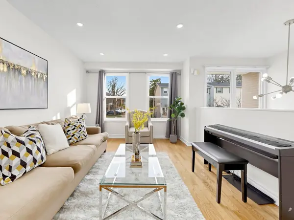 1742 John ST #36, Markham, ON L3T 1Y9