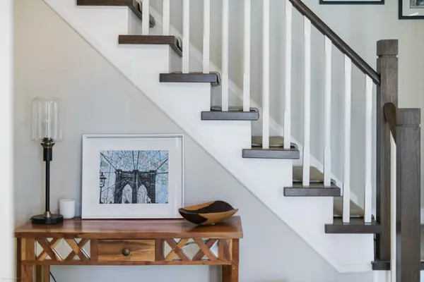 885 Dales AVE, Newmarket, ON L3Y 5Z6