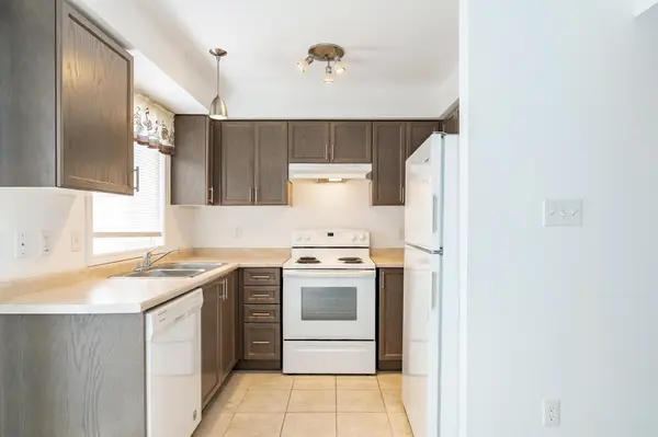 19 Frank's WAY, Barrie, ON L4N 3J1