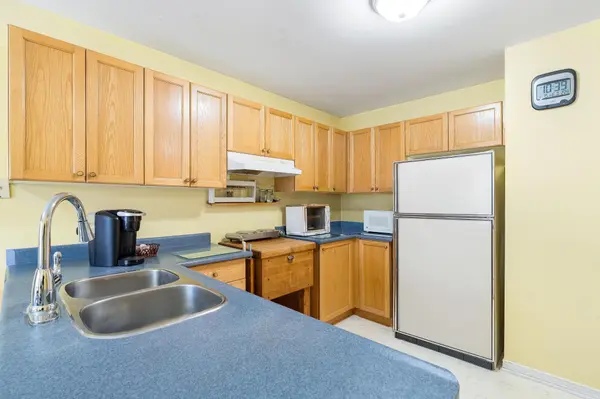 100 Brighton RD, Barrie, ON L4M 6S3