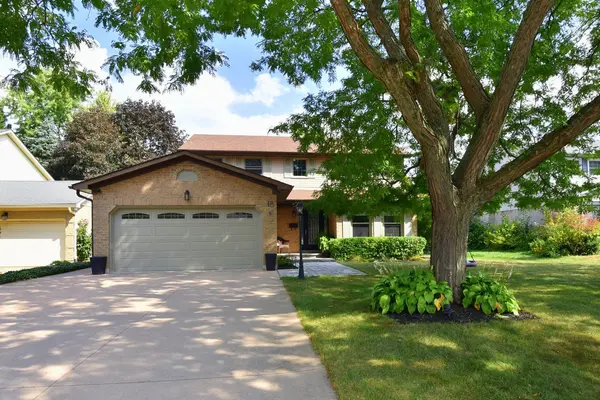 18 Charterhouse CRES, Hamilton, ON L9G 4E5