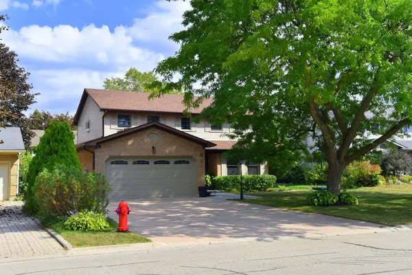 18 Charterhouse CRES, Hamilton, ON L9G 4E5