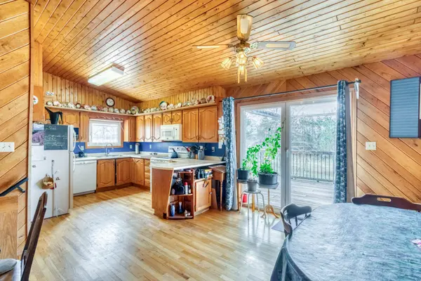 2008 Pine Grove RD, Lanark Highlands, ON K0G 1K0