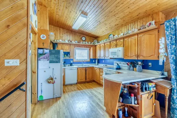 2008 Pine Grove RD, Lanark Highlands, ON K0G 1K0