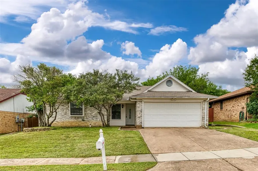 6433 Westridge Drive, Watauga, TX 76148