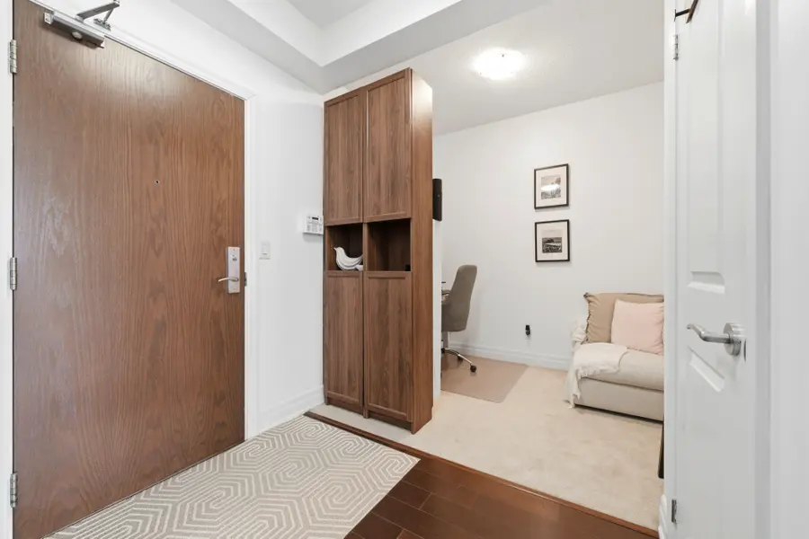 111 Civic Square Gate #330, Aurora, ON L4G 0S6