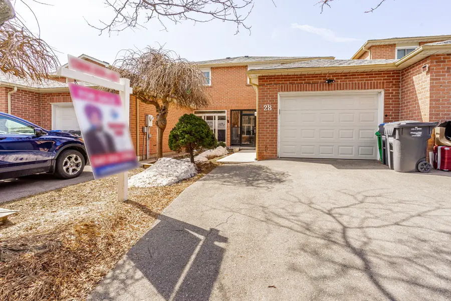 28 Silverstream RD, Brampton, ON L6Z 3W5