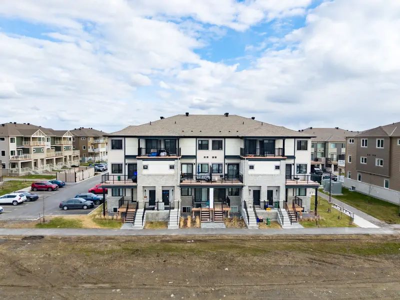 966 Chapman Mills DR, Barrhaven, ON K2J 7J4