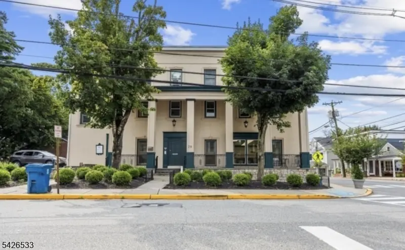 28 Center St, Clinton Town, NJ 08809