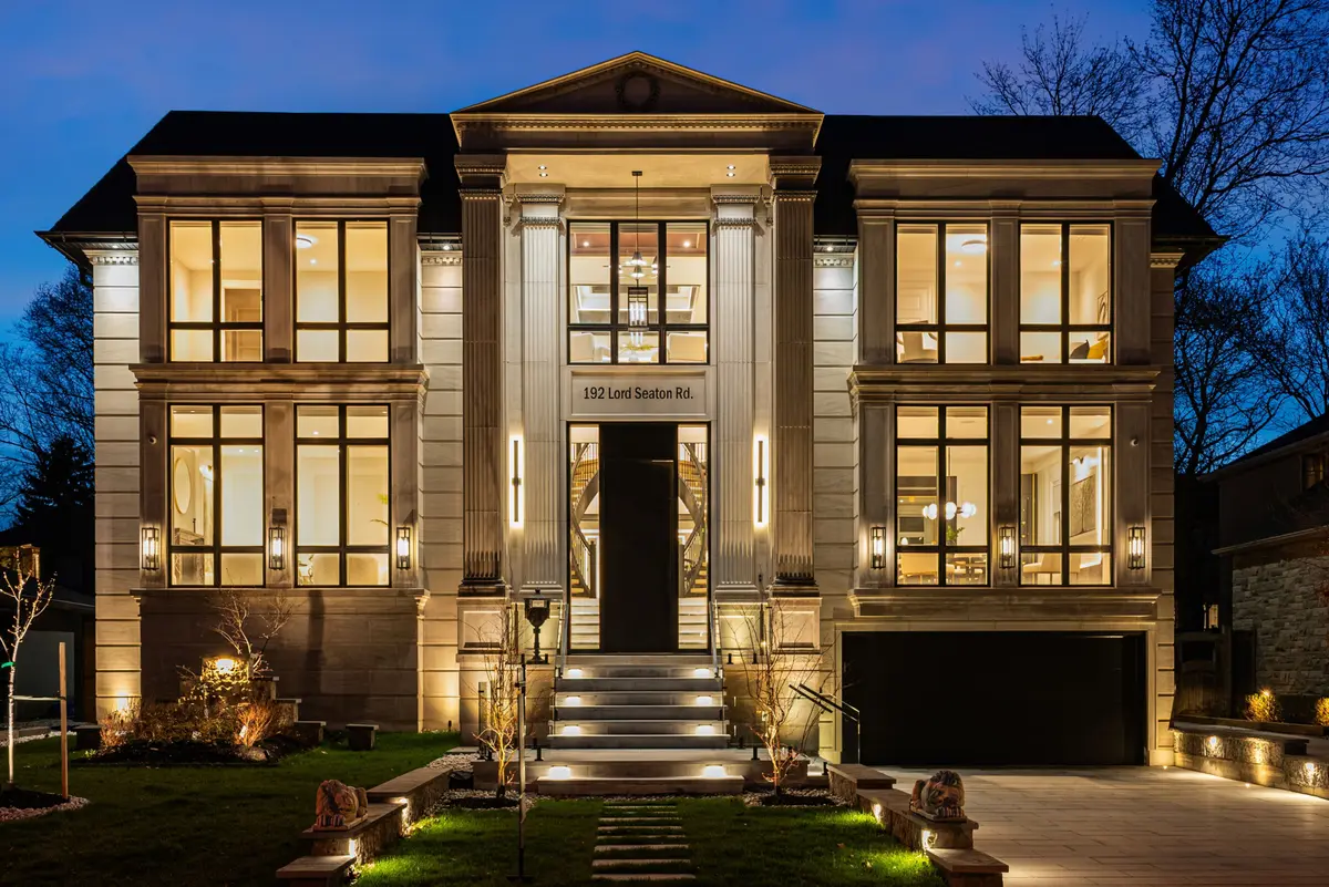 192 Lord Seaton RD, Toronto C12, ON M2P 1K9