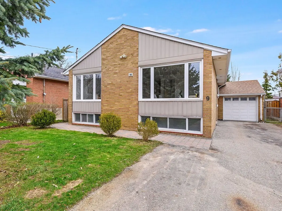 9 Templar DR, Toronto W09, ON M9R 3C6