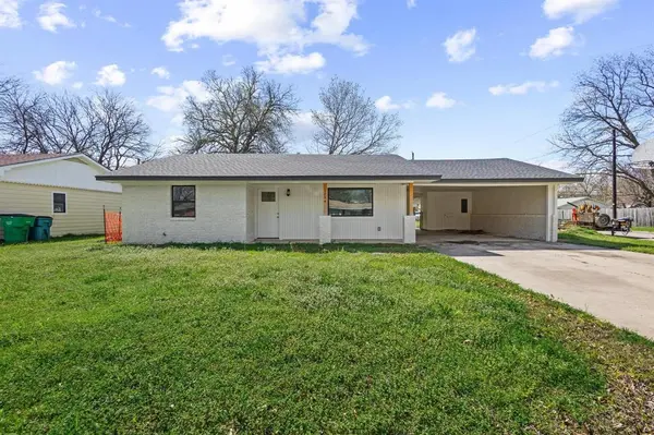 1704 Harris Street, Gainesville, TX 76240