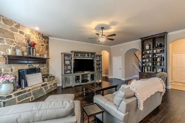 209 Wisteria Way, Red Oak, TX 75154