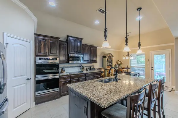 209 Wisteria Way, Red Oak, TX 75154