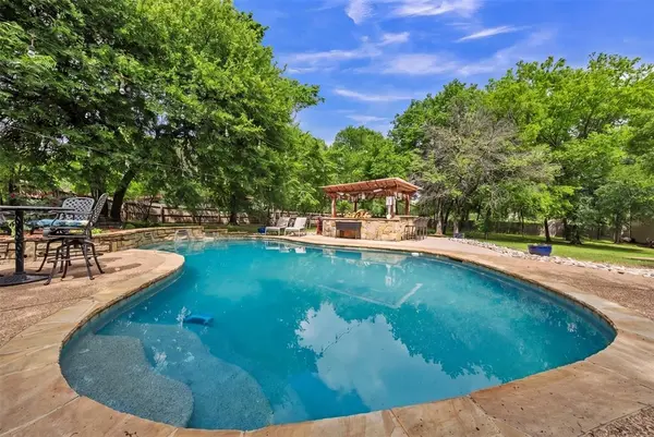 1557 Woodbee Court, Azle, TX 76020