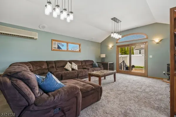 63 Coldevin Rd, Clark Twp., NJ 07066