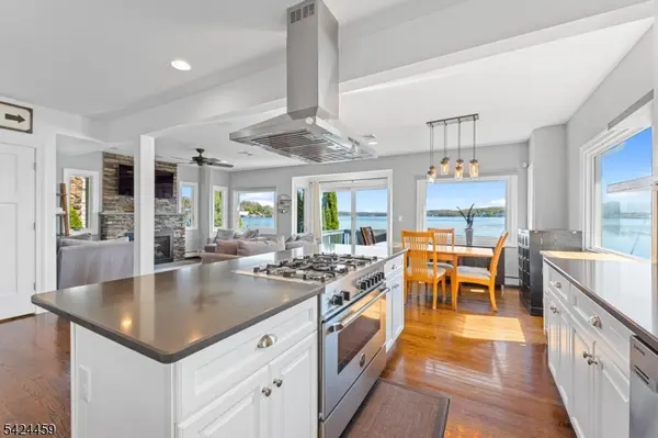 87 N Bertrand Rd, Mount Arlington Boro, NJ 07856