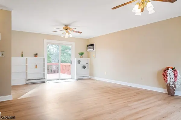 121 Pine Ave, New Milford Boro, NJ 07646