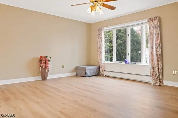 121 Pine Ave, New Milford Boro, NJ 07646