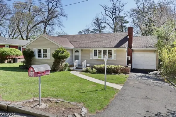 16 Valley View Dr, North Haledon Boro, NJ 07508