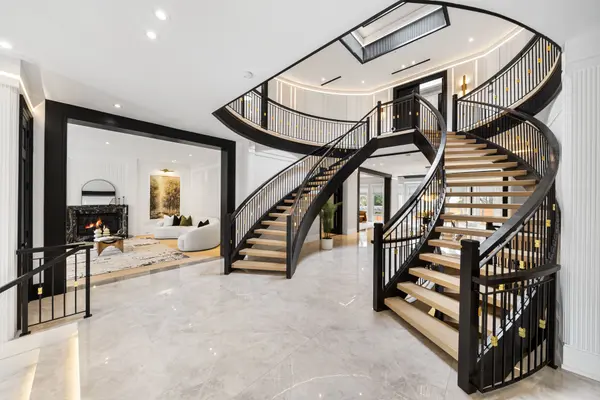 192 Lord Seaton RD, Toronto C12, ON M2P 1K9